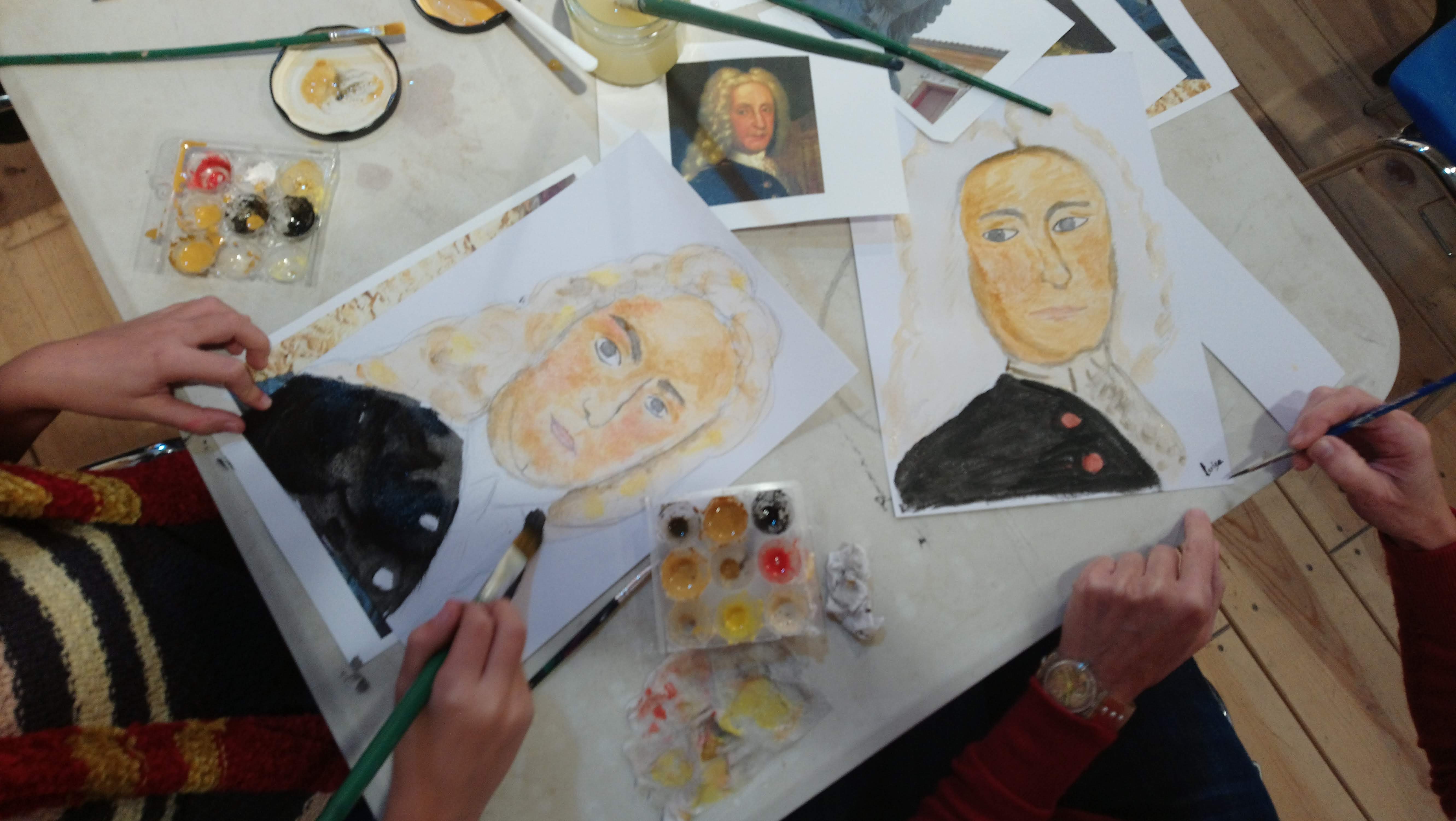 Talleres de familia. Foto Eva Caballero Dibujos y materiales infantiles en un taller