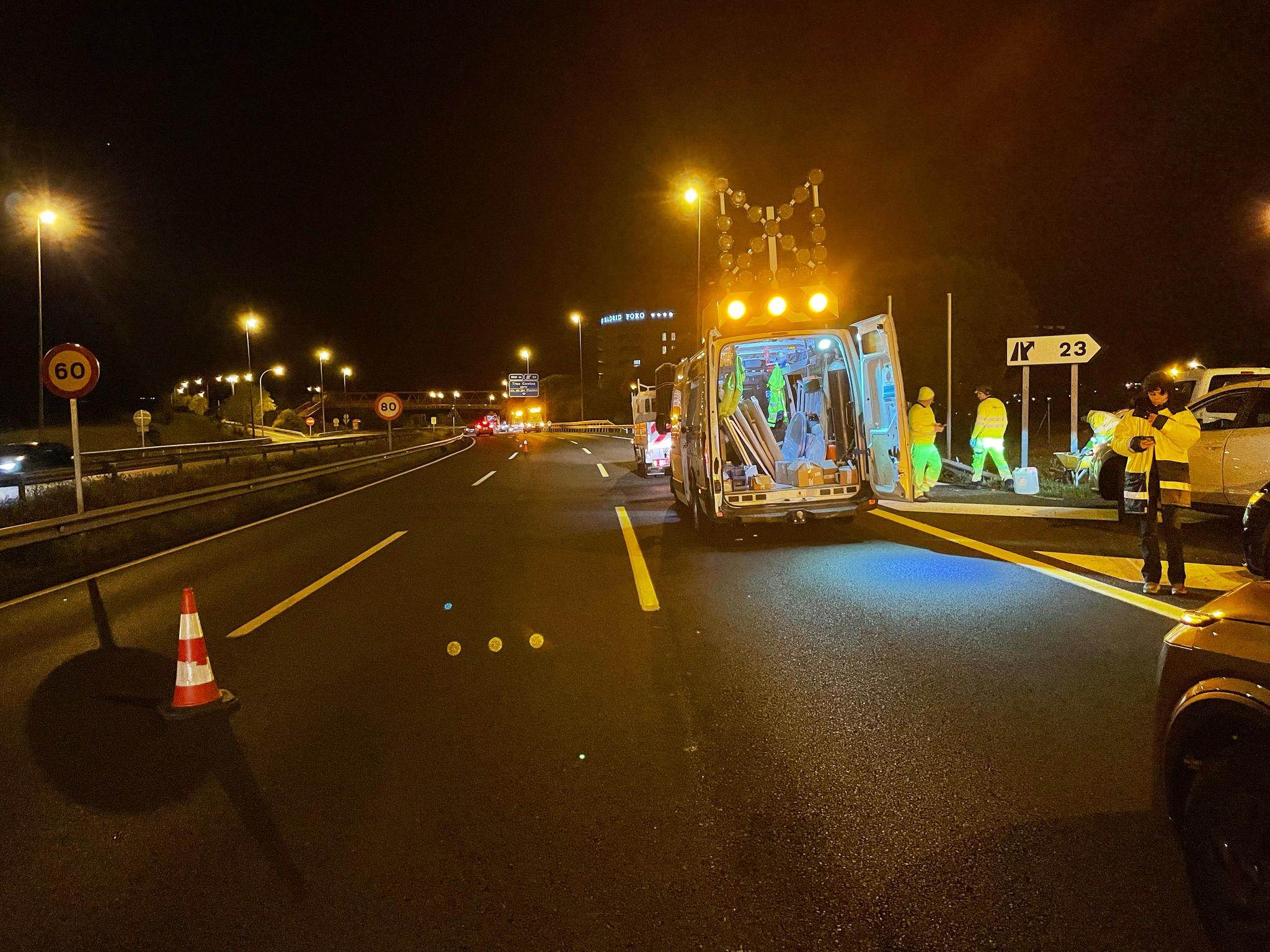 imagen obras tercer carril m-607 noche