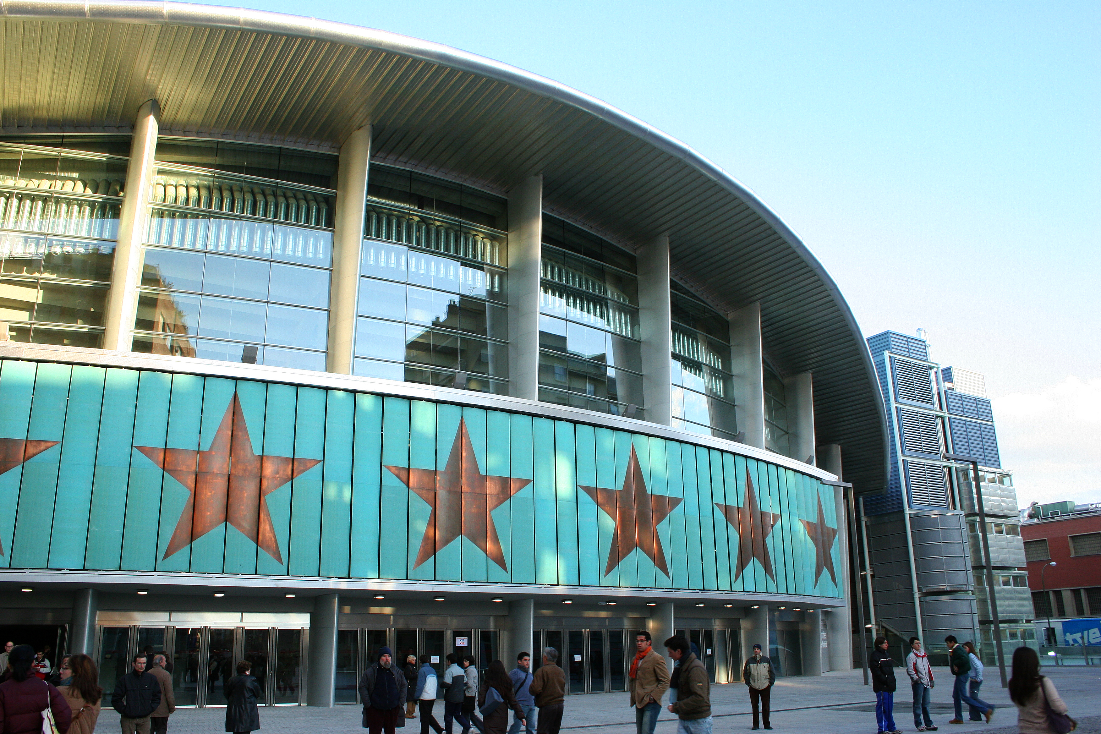 Fachada principal del Palacio de Deportes de la Comunidad de Madrid