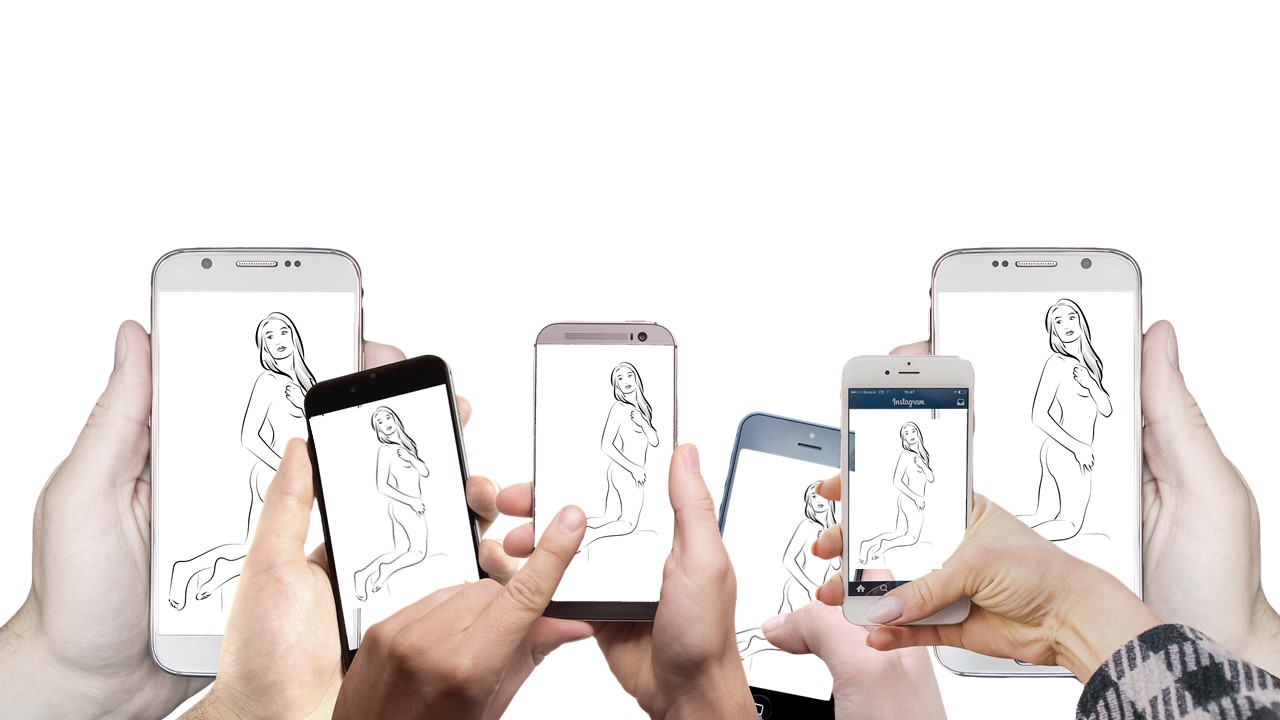 varios teléfonos con dibujo de desnudos