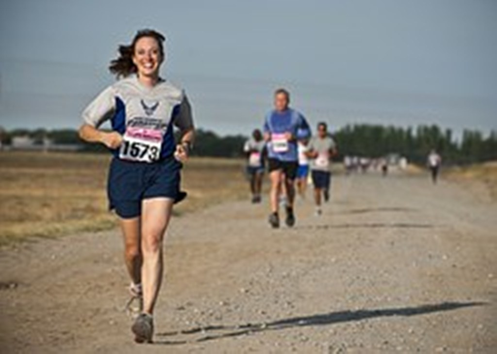 personas corriendo una carrera